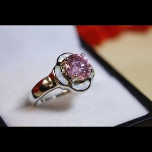 Gorgeous 925 Sterling Silver White/Green Opal Ring